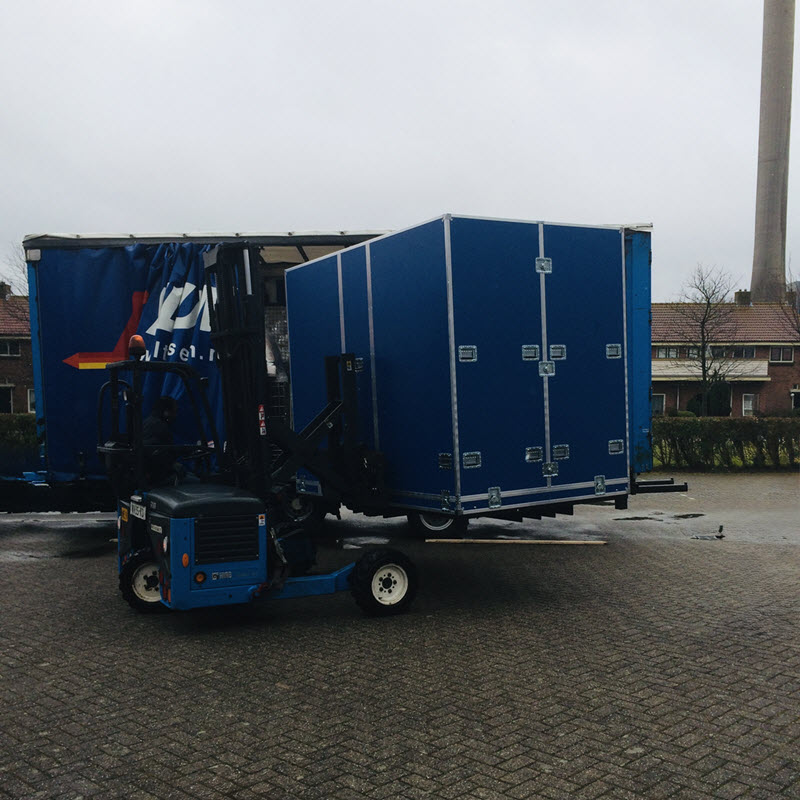 Blauwe Container - Speciaal Transport - Denting Custom Flightcases